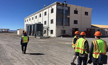 Besichtigung der Lithium-Förderstätten am Salar de Uyuni Besichtigung der Lithium-Förderstätten am Salar de Uyuni