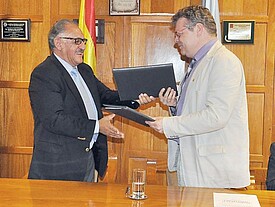Ing. M. Sc. Gonzalo Ruiz Martínez mit Prof. Dr. Karl-Georg Steffens | Kooperation mit der Univalle